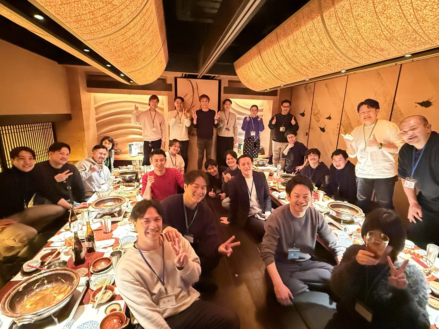仲間と交流するメンバー